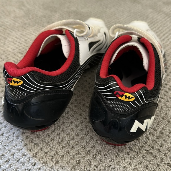 Northwave Carbon Cycling Shoes - Picture 2 of 8